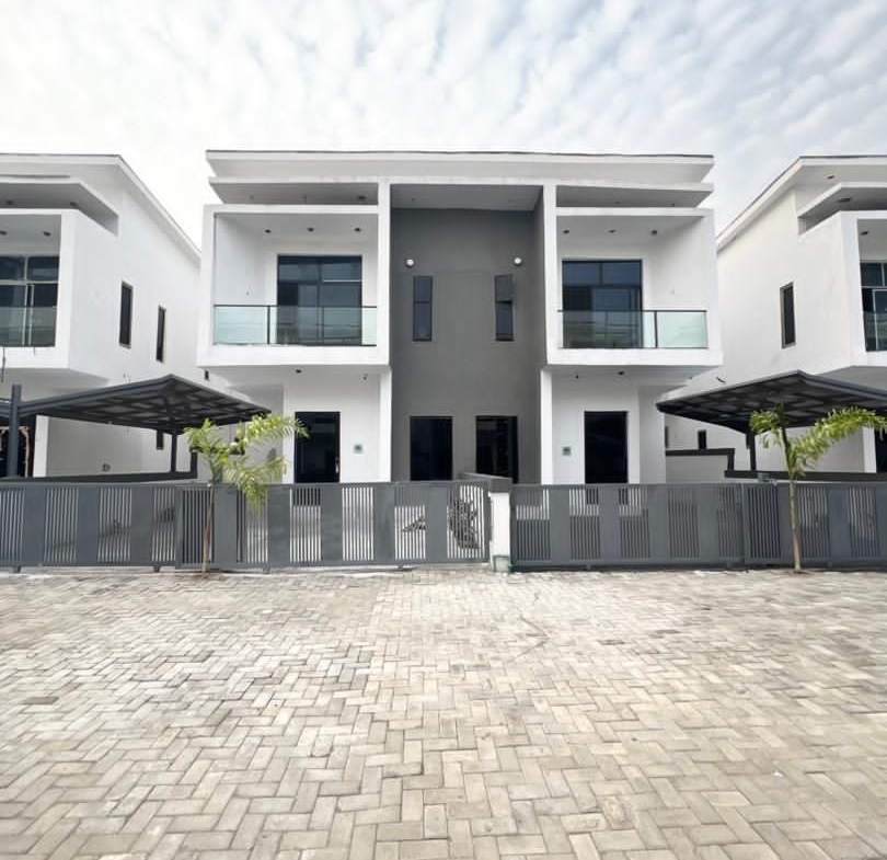 810